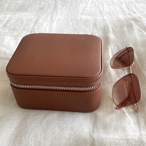 Mark & Graham Travel Accessories Case – New – Compact Organizer - Picture 4 of 8